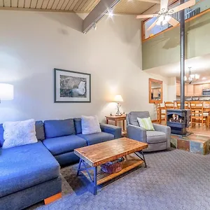 #359 - Mountain Condo, Walk To Shops With Pool, Spa, & Game Holiday home